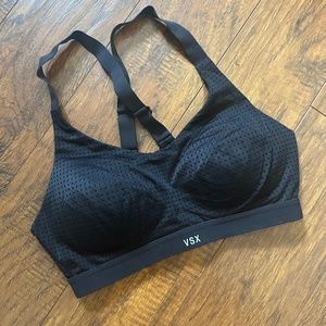 VSX Lightly Lined Sports Bra in size 32C